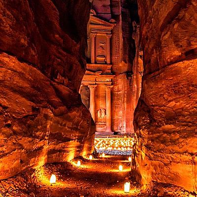 Petra por la noche. Inside Out Travels